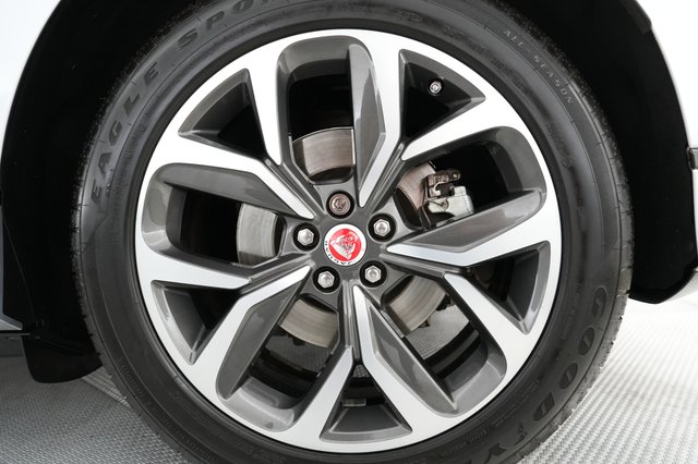 2020 Jaguar I-Pace — photo 17 of 23