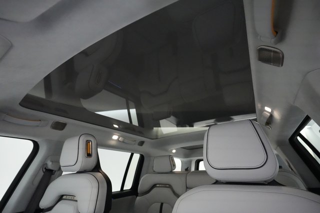 2023 Rivian R1S — photo 21 of 23