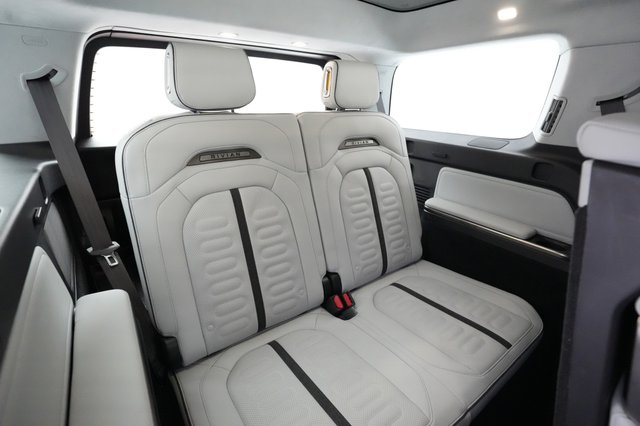 2023 Rivian R1S — photo 20 of 23