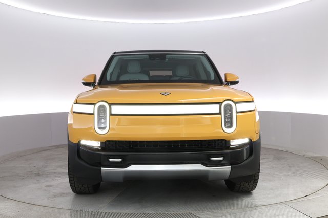 2023 Rivian R1S — photo 9 of 23