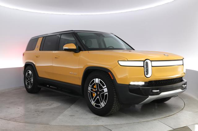 2023 Rivian R1S — photo 10 of 23