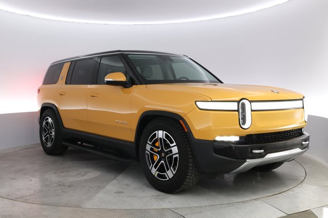 2023 Rivian R1S — photo 10 of 23