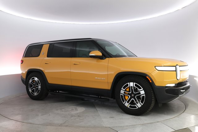 2023 Rivian R1S — photo 11 of 23