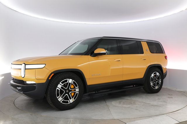 2023 Rivian R1S — photo 14 of 23