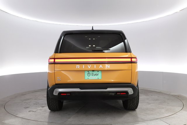 2023 Rivian R1S — photo 12 of 23