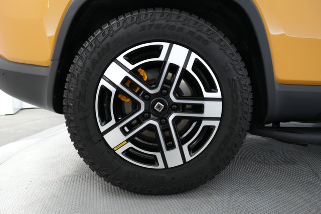 2023 Rivian R1S — photo 15 of 23