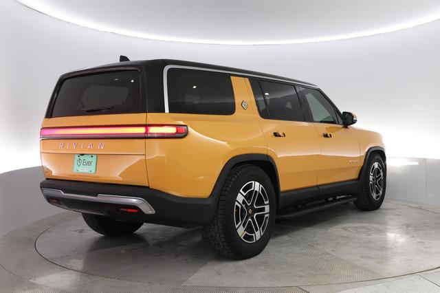 2023 Rivian R1S — photo 2 of 23