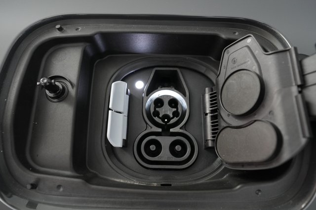 2024 BMW i4 — photo 8 of 21