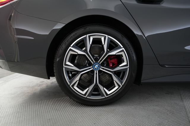 2024 BMW i4