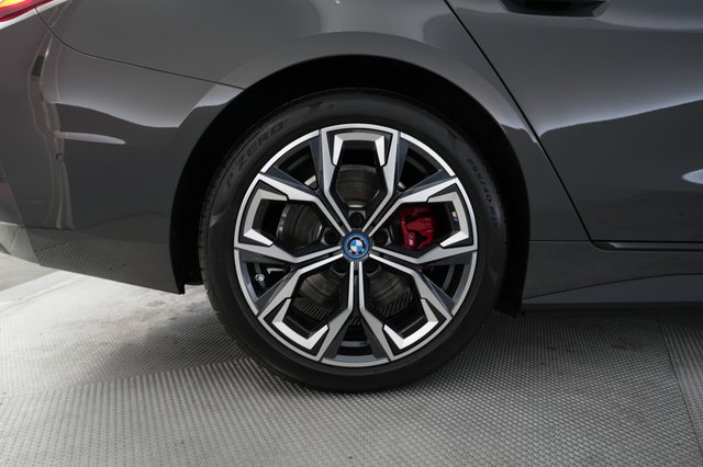 2024 BMW i4 — photo 17 of 21