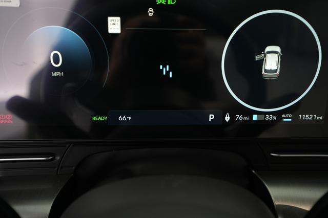 2025 Hyundai Kona Electric — photo 5 of 19