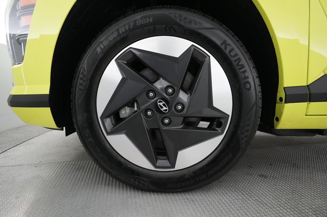 2025 Hyundai Kona Electric — photo 14 of 19