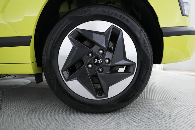 2025 Hyundai Kona Electric — photo 7 of 19