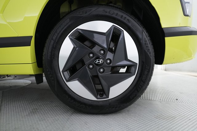 2025 Hyundai Kona Electric — photo 7 of 19