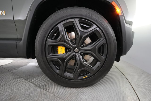 2022 Rivian R1S — photo 16 of 23