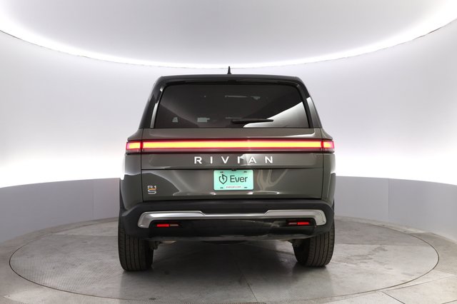 2022 Rivian R1S — photo 12 of 23