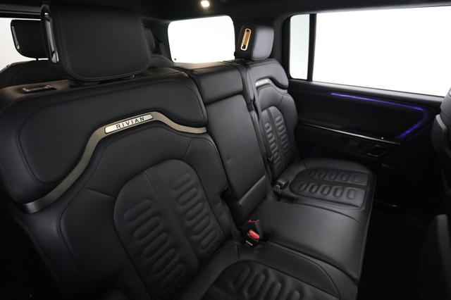 2022 Rivian R1S — photo 4 of 23