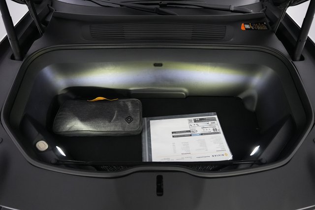 2022 Rivian R1S — photo 22 of 23