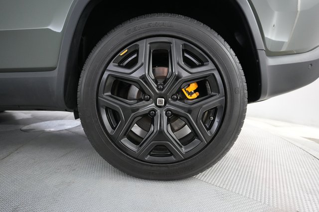 2022 Rivian R1S — photo 17 of 23