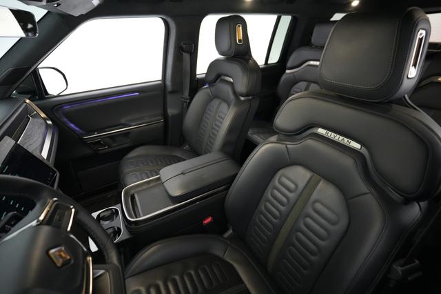2022 Rivian R1S — photo 3 of 23