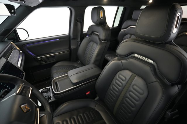 2022 Rivian R1S — photo 3 of 23