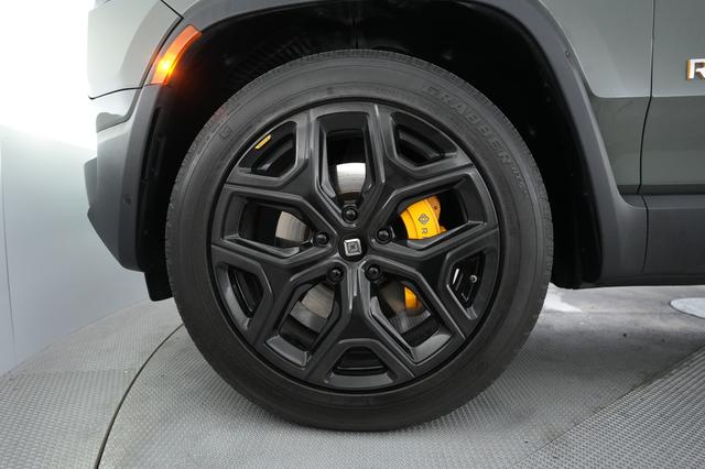 2022 Rivian R1S — photo 7 of 23