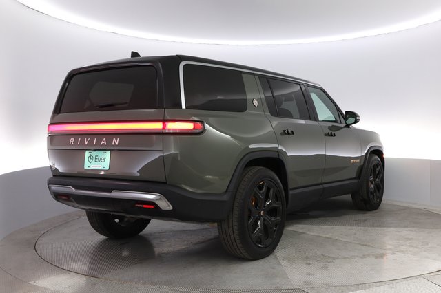2022 Rivian R1S — photo 2 of 23