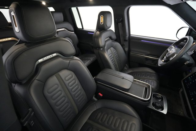 2022 Rivian R1S — photo 19 of 23