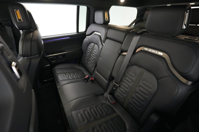 2022 Rivian R1S — photo 18 of 23