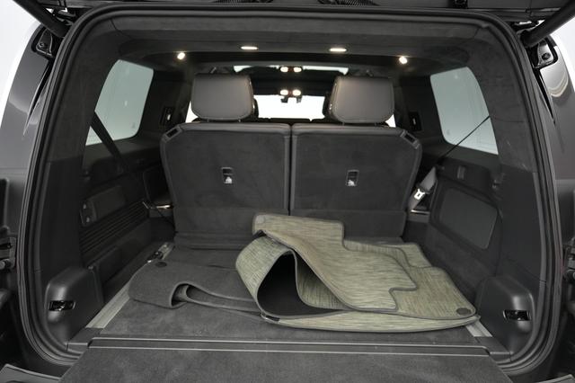 2022 Rivian R1S — photo 6 of 23