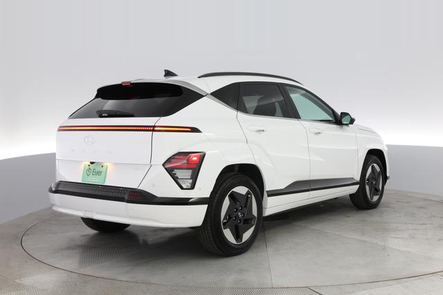 2024 Hyundai Kona — photo 2 of 21