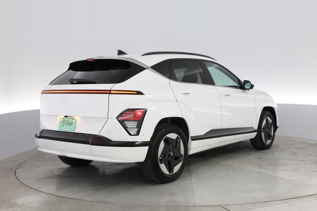 2024 Hyundai Kona — photo 2 of 21