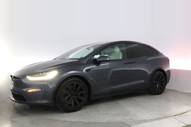 2022 Tesla Model X — photo 14 of 24