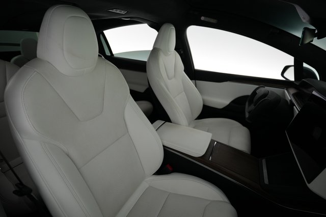 2022 Tesla Model X — photo 19 of 24