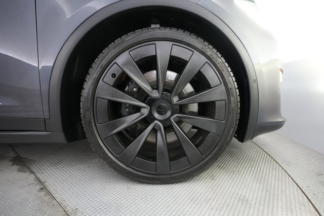 2022 Tesla Model X — photo 16 of 24