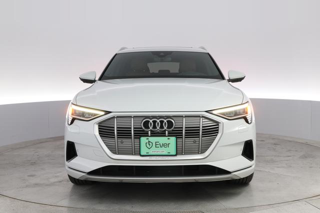 2021 Audi e-tron — photo 9 of 23