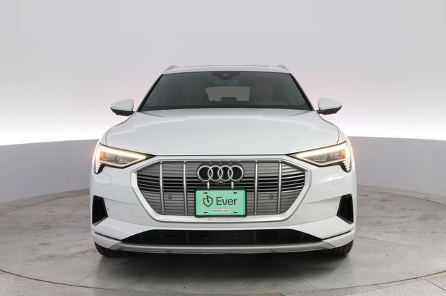 2021 Audi e-tron — photo 9 of 23