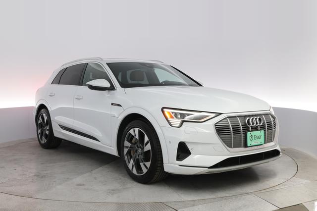 2021 Audi e-tron — photo 10 of 23