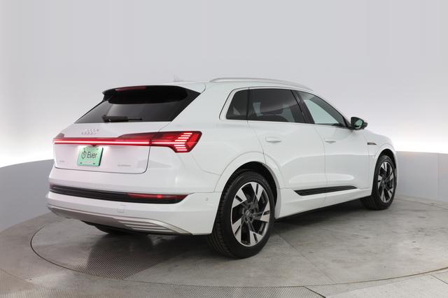 2021 Audi e-tron — photo 2 of 23