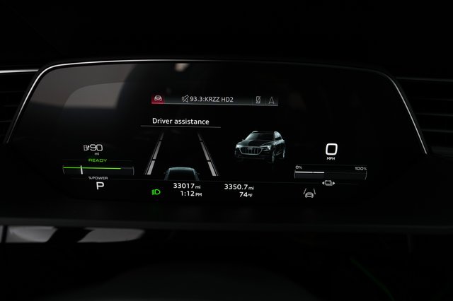 2021 Audi e-tron — photo 5 of 23