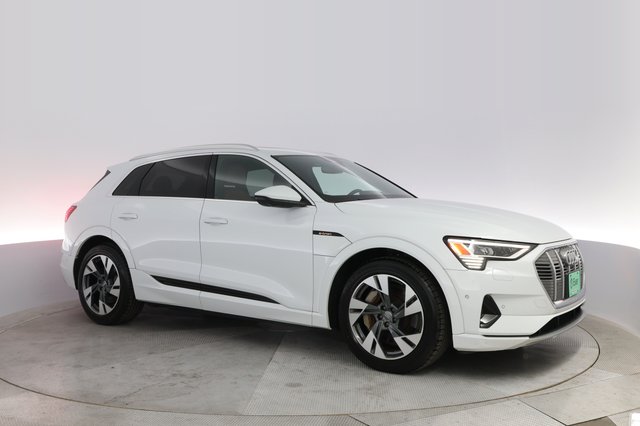 2021 Audi e-tron — photo 11 of 23