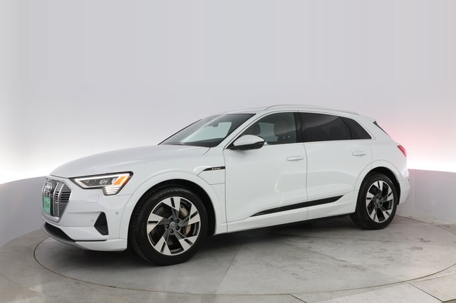 2021 Audi e-tron — photo 14 of 23