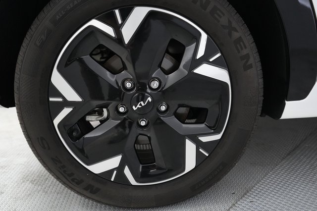 2023 Kia Niro EV — photo 17 of 23