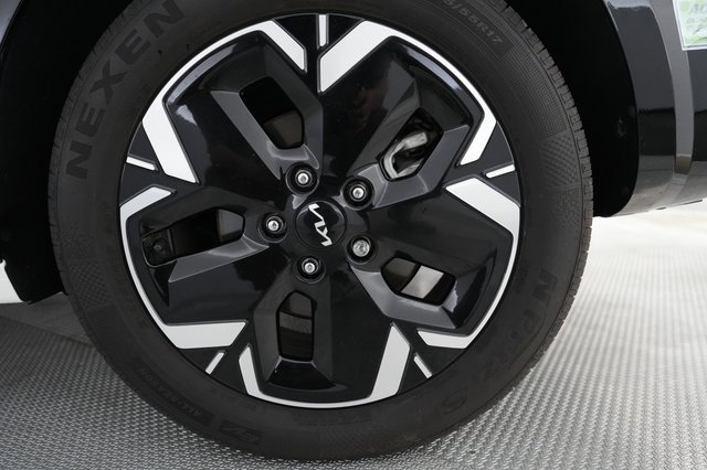 2023 Kia Niro EV — photo 16 of 23