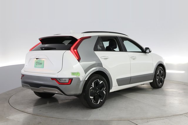 2023 Kia Niro EV — photo 2 of 30