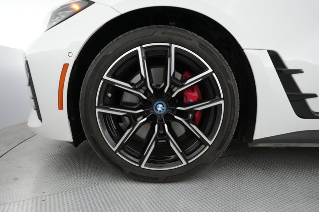 2022 BMW i4 — photo 14 of 22