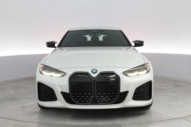 2022 BMW i4 — photo 9 of 22