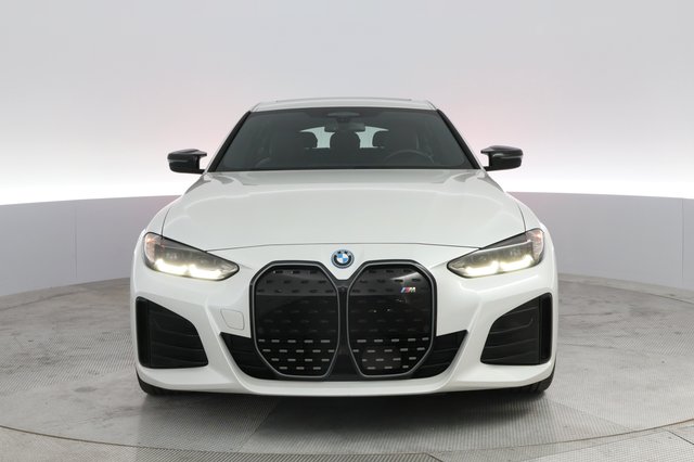 2022 BMW i4 — photo 9 of 22