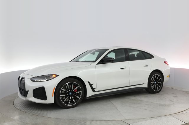 2022 BMW i4 — photo 13 of 22