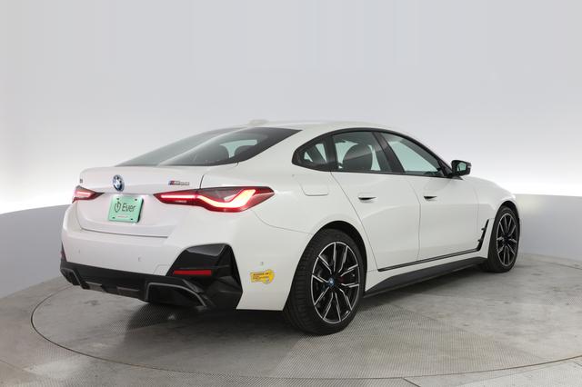 2022 BMW i4 — photo 2 of 22
